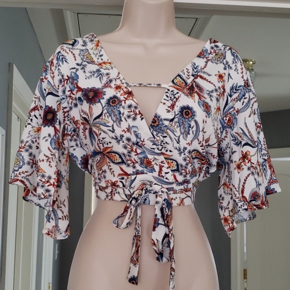 Tops - Floral crop top